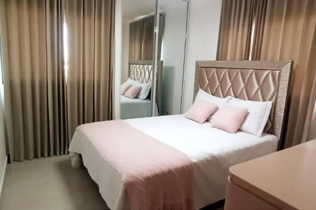 דירה סנטיאגו דה לוס קבאלרוס Apartamento Pina Tropical.